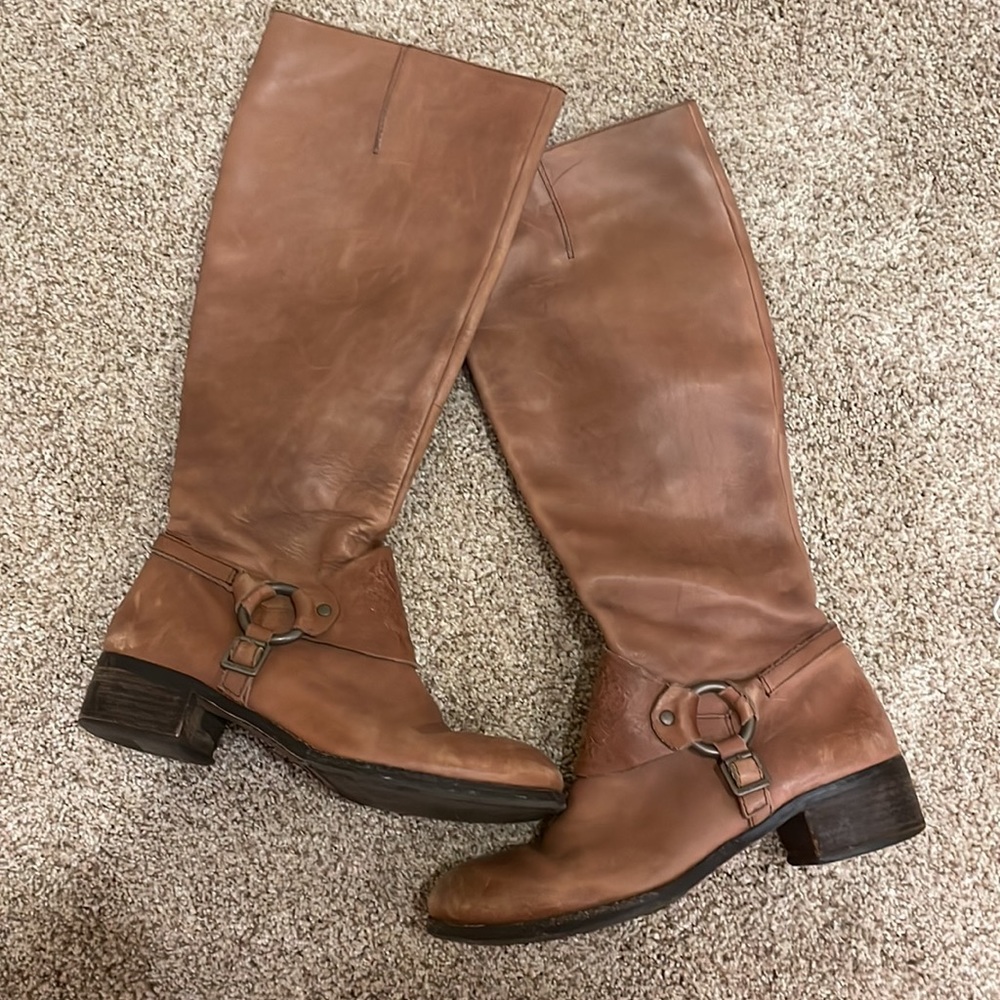 Distressed leather Vince Camuto riding boots size 8.5.